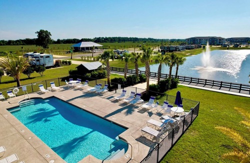 Foley RV Rental | Premium RV Site ⛱️ Resort Amenities 👙Heated Pool🎢 Near OWA & Beaches 🐚🏝️🌊!