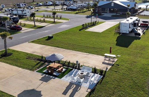 Foley RV Rental | Premium RV Site ⛱️ Resort Amenities 👙Heated Pool🎢 Near OWA & Beaches 🐚🏝️🌊!