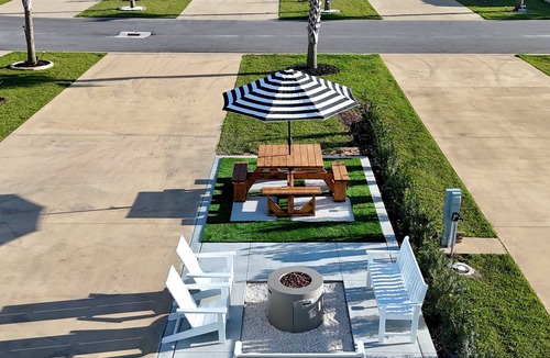 Foley RV Rental | Premium RV Site ⛱️ Resort Amenities 👙Heated Pool🎢 Near OWA & Beaches 🐚🏝️🌊!
