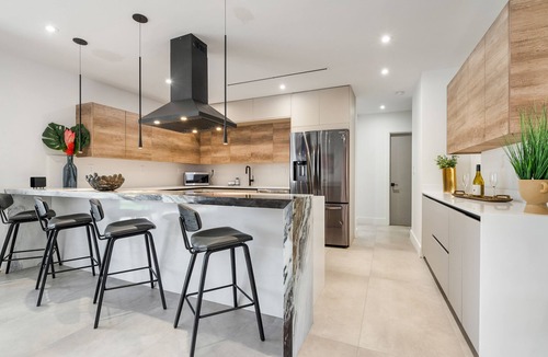 West Perrine House | Premium Villa w/Resort Pool, Golf, BBQ & BB Court