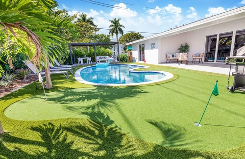 West Perrine House | Premium Villa w/Resort Pool, Golf, BBQ & BB Court