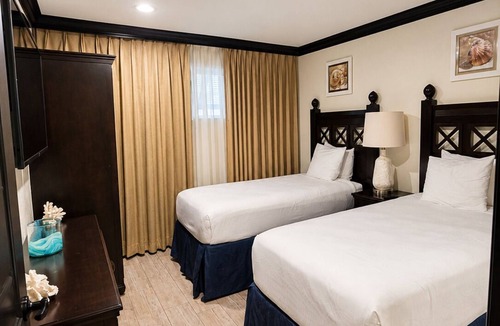 Cocoa Beach Resort | PRICE DROP! 2BR Resort Villa, Pool, Splash Pad, Gym & Shuttle. Great for family.