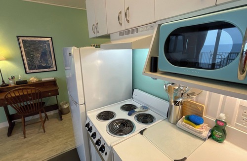 Lenox Park Resort | Priced 50% off. Beach-Corner Oceanfront Suite Penthouse view Harbour Beach 814