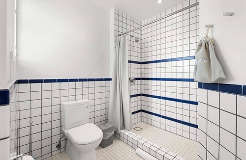 West Avenue Hotel | Prime Miami Queen Studio | nr Lincoln Road & Miami Beach