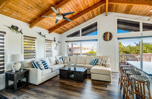 Port Pine Heights House | Pristine Waterfront Charmer - Outdoor Living & Dining, Dock, AC - Snowbirds OK