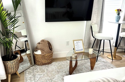 Sun Bay South Apartment | Private 1-bedroom studio in charming Tampa with AC