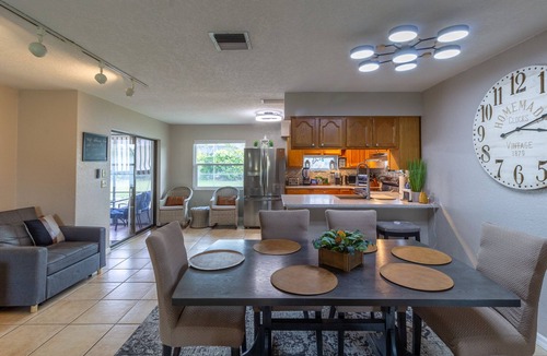 Englewood East House | Private and cozy home - 10 minutes from the beach