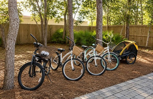White's Gulfview House | Private Beach Access + Bikes | Quiet Family Cottage Near Alys