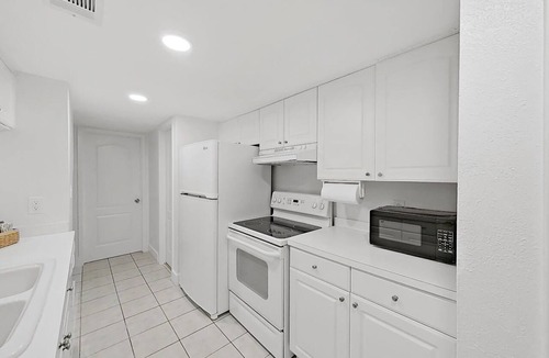 Bayview Condo | Private Beach Getaway 2-Bed Condo in St. Petersburg, FL