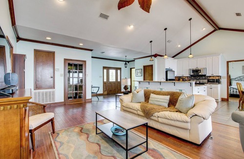Ocean Springs Cottage | Private Beach & Views! Stilted Ocean Springs Home