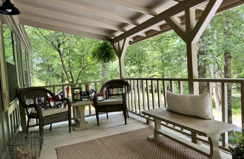 Clarkesville Cabin | Private cottage on 3 acres with 2 creeks running through it. Close to LakeBurton