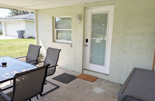 Cypress Gardens Apartment | Private Entrance 1 Bd 1.5 Bath Guest Suite in Cypress Gardens 1 mile to Legoland