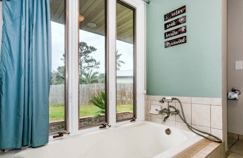 Grande Lagoon Lakes House | Private Heated Pool, Hot Tub, Game room, Kayaks | Minutes to the Beach | The BEST Home for Families