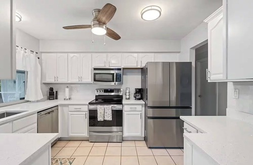 San Carlos Park House | Private Heated Pool + BBQ 3BR Fort Myers Getaway Near Beaches