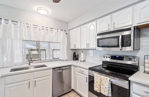 San Carlos Park House | Private Heated Pool + BBQ 3BR Fort Myers Getaway Near Beaches