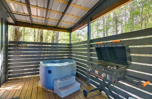 Cherokee Apartment | Private Hot Tub, Fire Pit! Pickwick Lake Escape