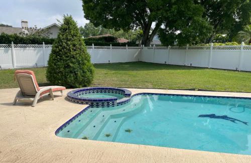 Collins Estates House | PRIVATE HOT TUB, POOL BBQ fenced retreat, a mile walk from beaches pet Friendly