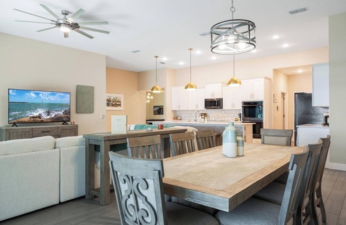 Mariner House | Private Lake Retreat 3 King Beds, 5 Bedrooms, Pool & Spa, Pool Table, 3129 Sq Ft