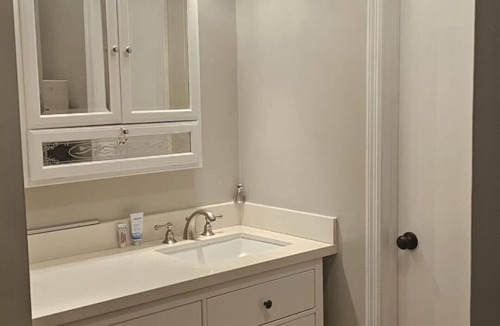 Hallandale Beach Apartment | Private Nook in Hallandale/Aventura. Centered to the Beaches & Downtowns