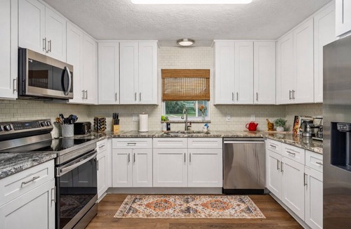 Crystal River House | Private Oasis.Near 3 Sisters Springs.Hot Tub.Game Room.RV-Boat Pkg.Pet Friendly