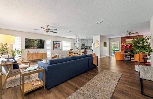 Crystal River House | Private Oasis.Near 3 Sisters Springs.Hot Tub.Game Room.RV-Boat Pkg.Pet Friendly