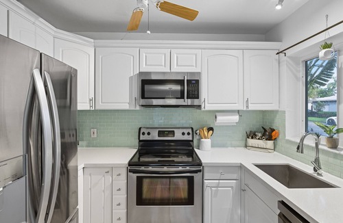 Lake Ridge House | Private Pool, Beachside Retreat w/Guest House Near Las Olas | Paradise Stay