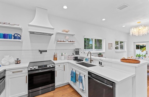 Central Fort Lauderdale House | Private Pool + Firepit + Beach Gear | Short Drive to Beach + Las Olas | Al Mare