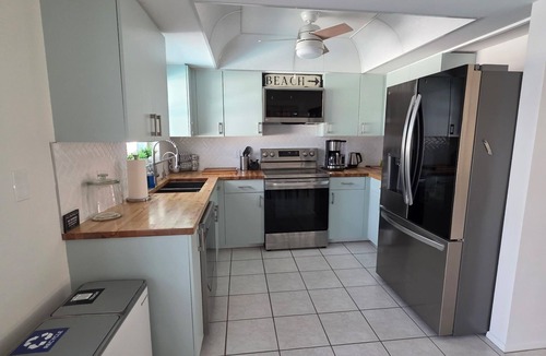 South Venice House | Private Pool Retreat-2BR/2BA Minutes to Venice, Caspersen & Manasota Key Beaches