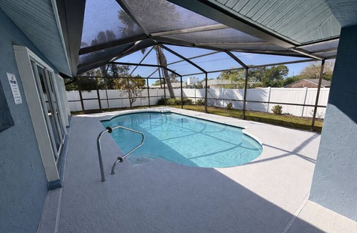 South Venice House | Private Pool Retreat-2BR/2BA Minutes to Venice, Caspersen & Manasota Key Beaches