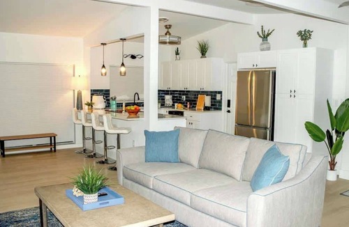 Lake Underhill House | Private Pool Villa | 5 Min to Disney & Universal