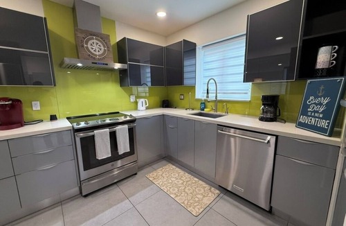 Downtown Fort Lauderdale House | Private Pool - Walk to Las Olas - Stylish Home - Sport Yard - Free Parking