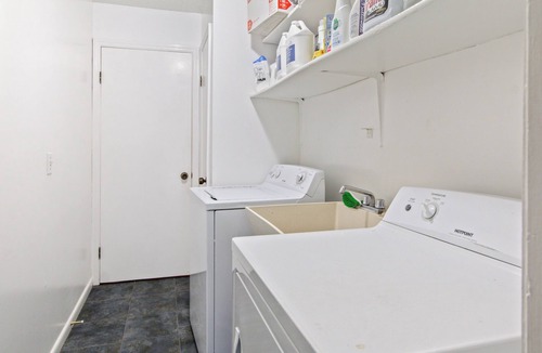 Lutz House | Private Room, Bath and Entertainment!