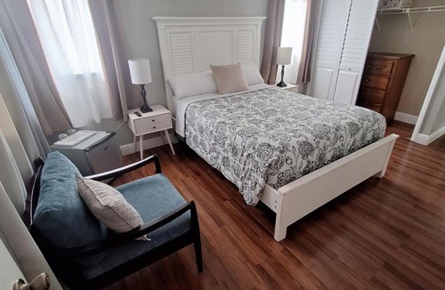 Ludlam House | Private Room - Free Parking - Kendall Area
