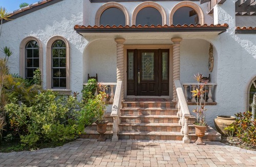 Biggar House | Private Serene Florida Estate Near Beaches
