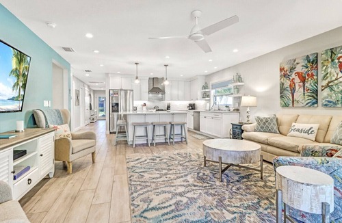 Naples Park House | Private Tropical Oasis - Summer/Fall Reduced 10% - Heated Pool/Spa - 1 Mile to Beach!
