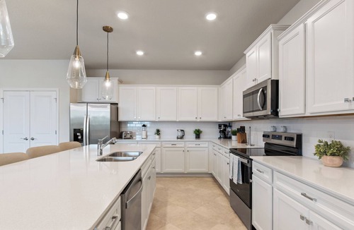 Four Corners House | PROMO 10 BR Home, Themed Rooms, Private Pool, in New Windsor Cay Resort