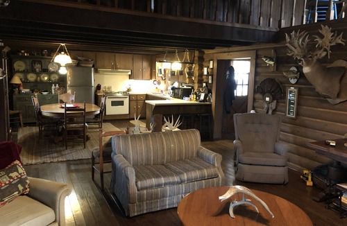 Colony Cabin | Prospect Mountain Sportsman's Lodge with private fishing lakes