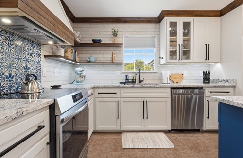 Waveland House | Pup friendly, spacious 4BR home, gourmet kitchen, golf cart avail in Waveland.