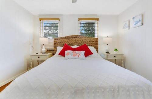 Stuart House | Quaint Cottage - Downtown Stuart