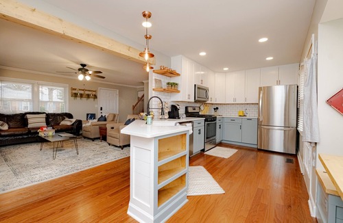 Madison House | Quaint & Cozy Cottage in the Heart of Madison AL.