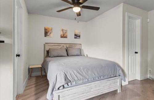 Huntsville Apartment | Queen Bed Modern Studio Apartment in Huntsville