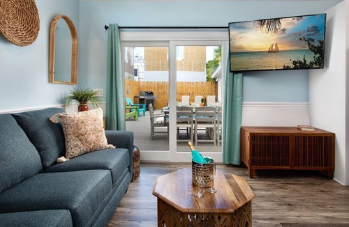 Uptown - Upper Duval House | *QUEEN OF LOUISA @ DUVAL* Private Pool + Last Key White Glove Service.