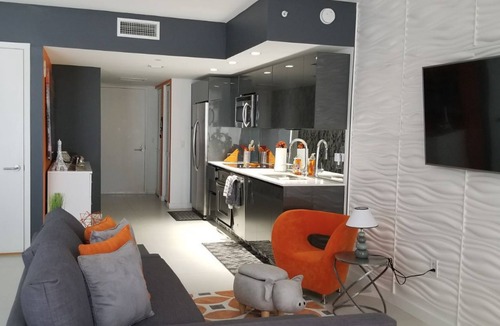 Downtown Miami Condo | QUIET CHIC & COZY CONDO HEART OF BRICKELL/MIAMI NEXT TO BRICKELL CITY CENTER