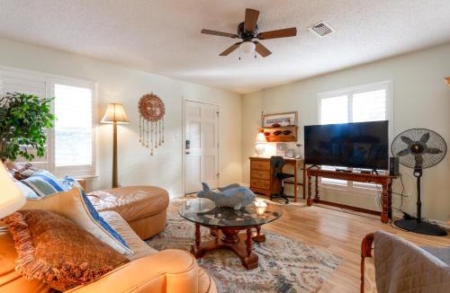 Northeast Pensacola House | Quiet Condo ~ 10 Mi to Dtwn Pensacola