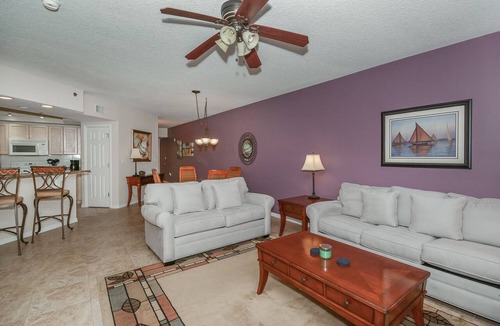 New Smyrna Beach Condo | Quiet Get-Away/Oceanwalk/Close to Amenites & Beach Access/Water view/OW15-306