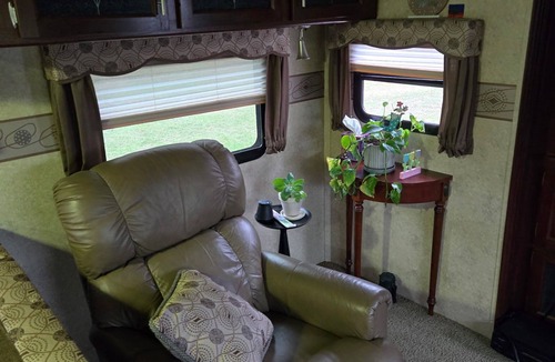Branford House | Quiet Lakeside Escape - 32’ RV Retreat Near Ichetucknee Springs