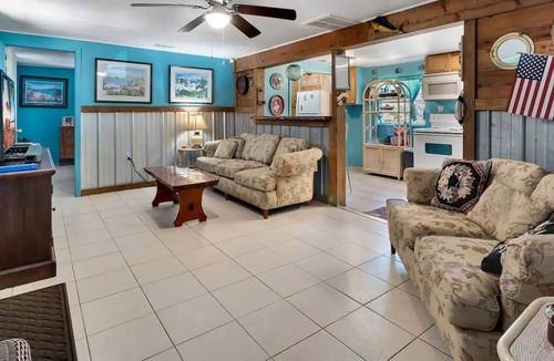 Steinhatchee Cabin | Quiet Pet Friendly Cabin Near Boatramp with Large Fenced Yard