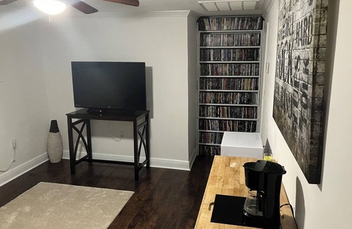 Chalmette Apartment | Quiet safe neighborhood 1bd/1ba mini suite, covered carport parking very private