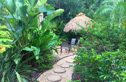 Alta Vista House | Quiet Tropical DTWN 5 Star Home near>Sarasota Legacy Bike Trl & Trolley to Beach