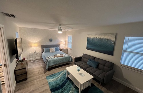 Palma Sola Apartment | Quiet Waterview Oasis - 10 minutes to Anna Maria Island